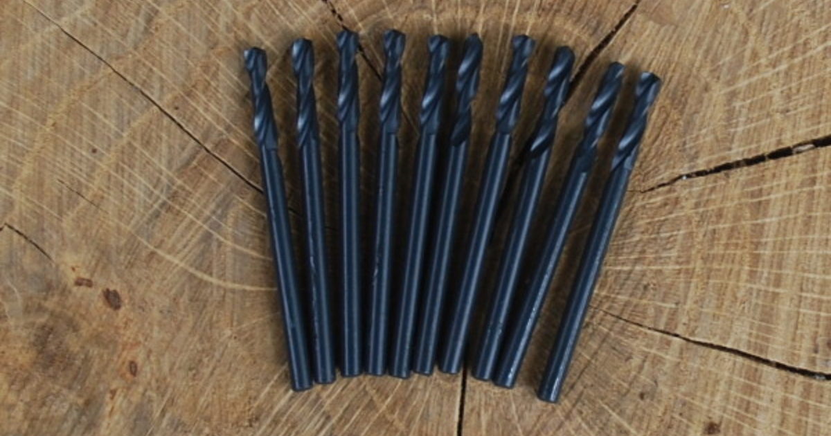 Short outlet drill bits