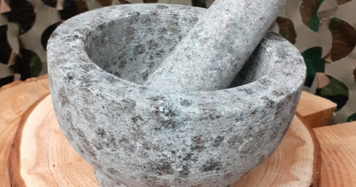 Granite mortar and pestle – 13cm