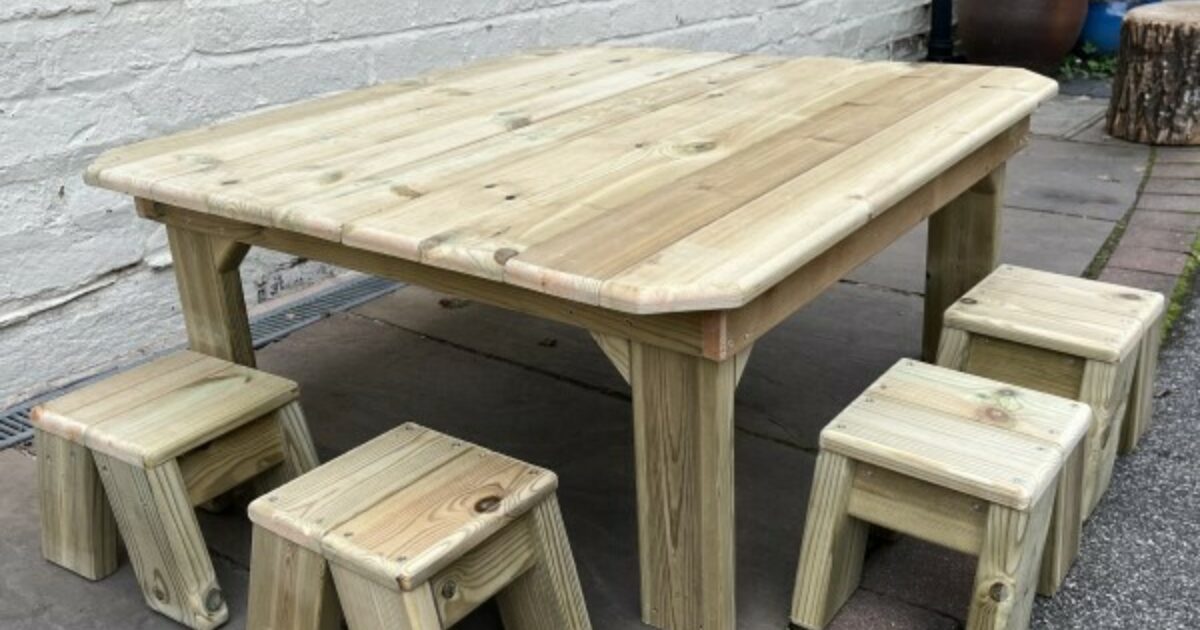 Garden table and stools sale