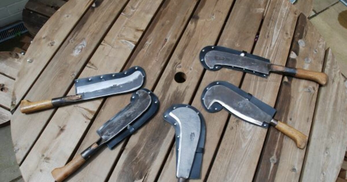 https://muddyfaces.co.uk/content/image-archive/_1200x630_crop_center-center_82_none/bushcraft-tools.JPG?mtime=1605701681
