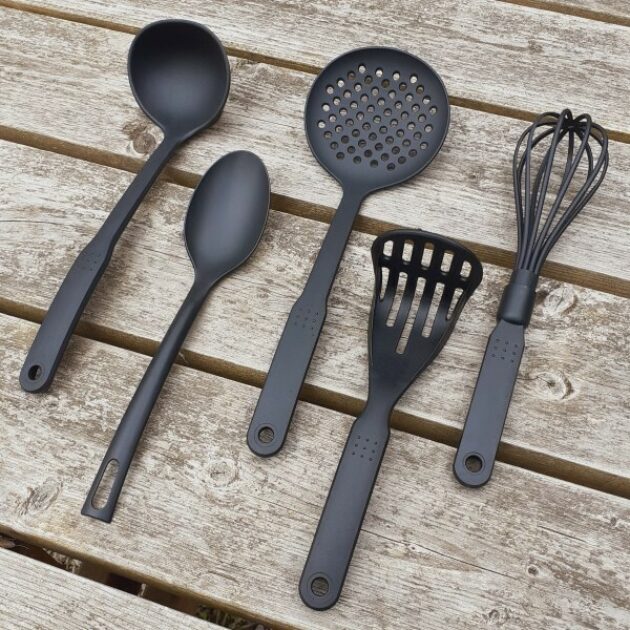 Black Nylon Utensils Muddy Faces