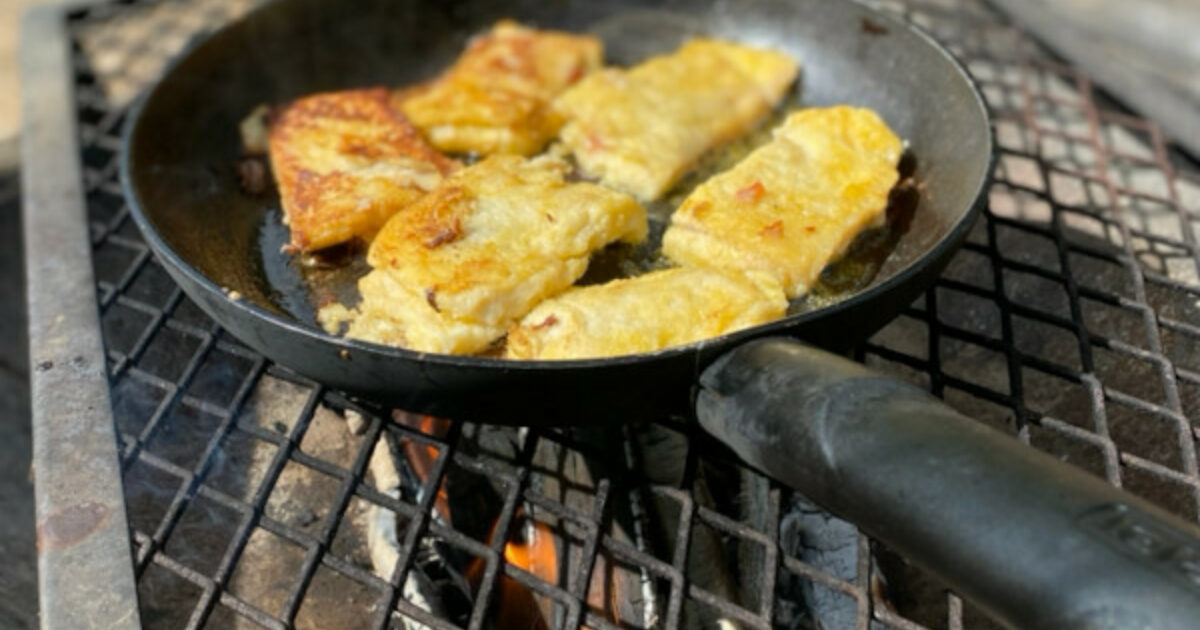 Campfire Cooking - Cast Iron Skillet Meal & Campfire Donuts 