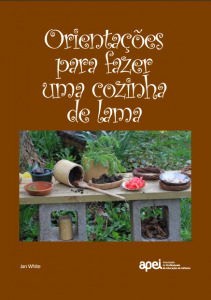Making a Mud Kitchen book cover - Portuguese translation
