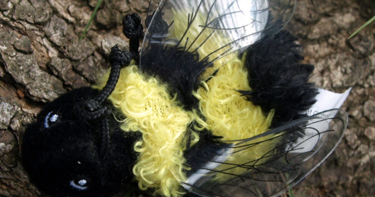 Bumble bee finger puppet top