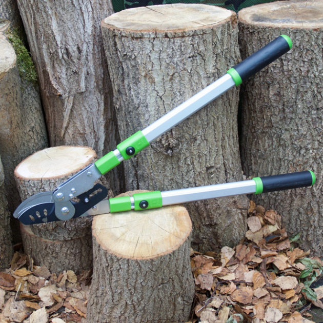 Compound Bypass Loppers with Extendable Handles Muddy Faces