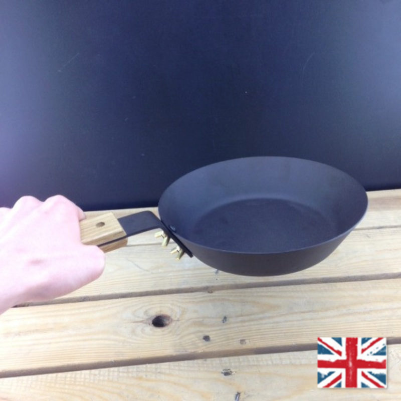 https://muddyfaces.co.uk/content/products/glamping-pan-netherton/_800x800_fit_center-center_82_none/NET401-glamping-pan-20cm-1.jpg?mtime=1602171680