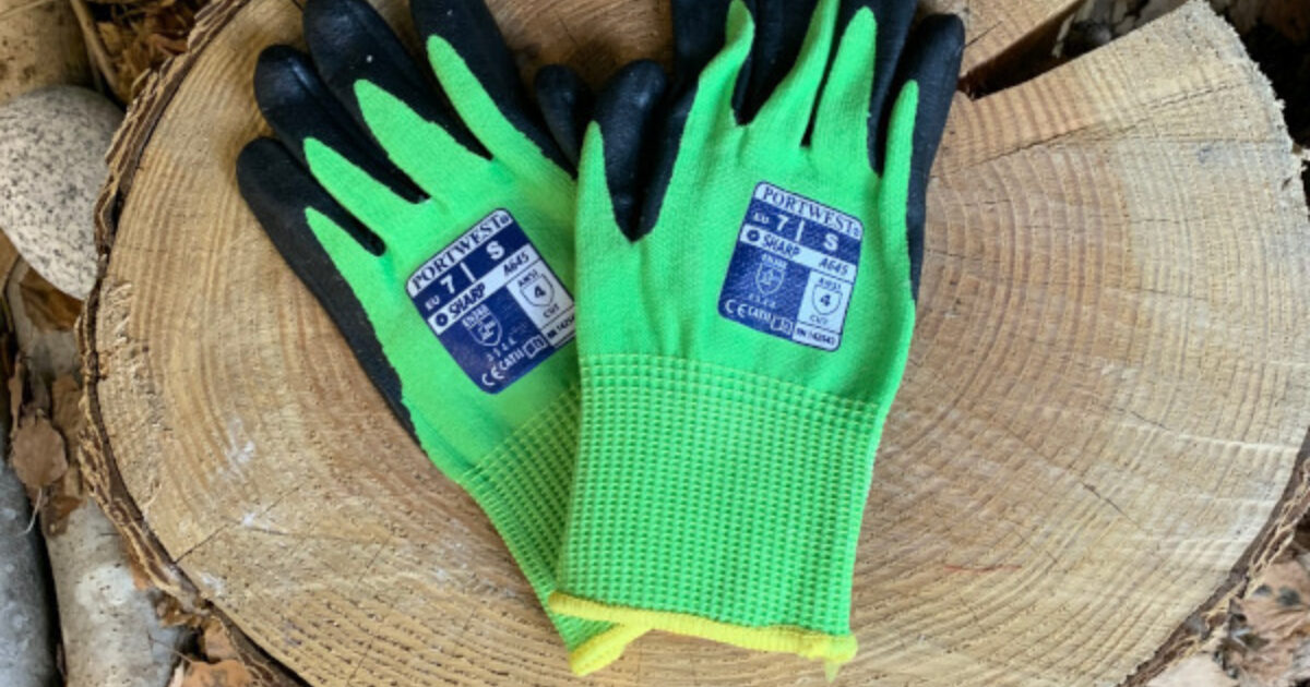 Green Cut-Resistant Nitrile Foam Gloves | Muddy Faces