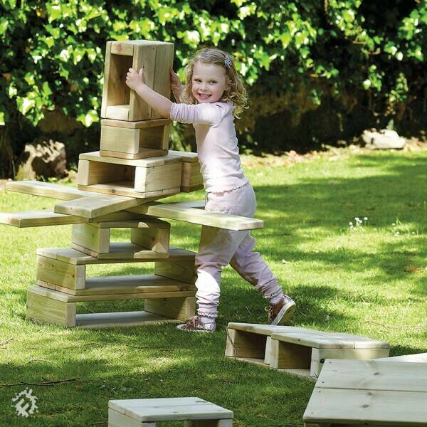 Giant outdoor store building blocks