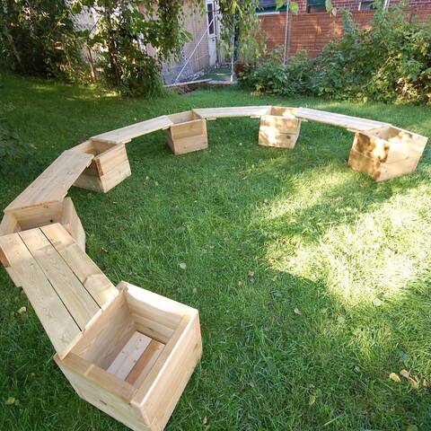 Set of Planters & Seats x5