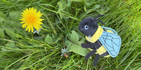 Bee finger puppet