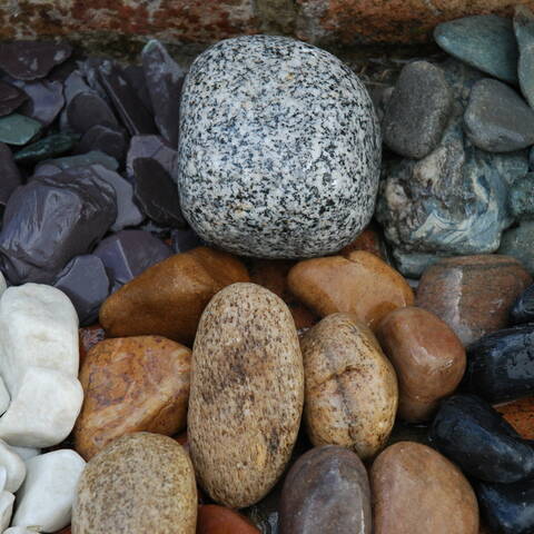 Coloured Cobble Mix - 20kg with tubs