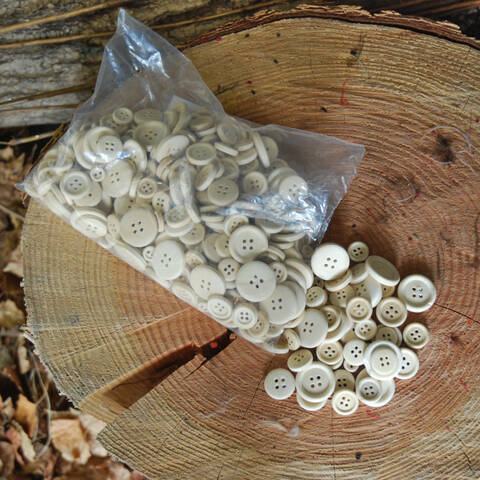 Buttons Plain Wooden - 440 piece