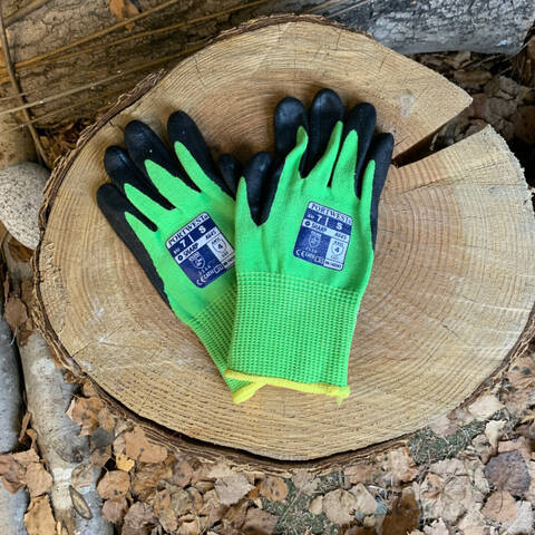 Green Cut-Resistant Nitrile Foam Gloves