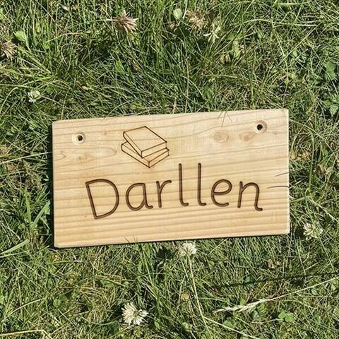 Wooden sign - Darllen (Welsh - Reading)
